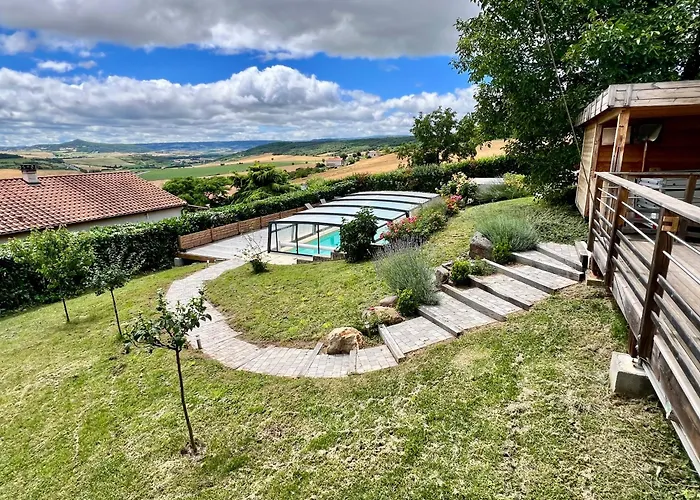 Nid D\'Amour En Auvergne Avec Piscine