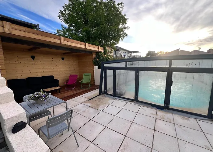 Nid D\'Amour En Auvergne Avec Piscine