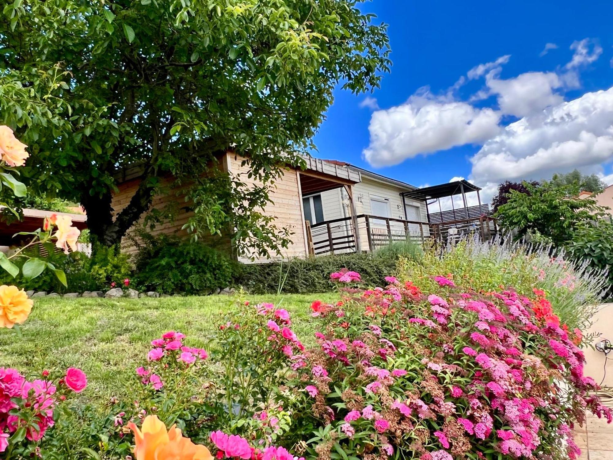 Ferienhaus Nid D'amour En Auvergne Avec Piscine
