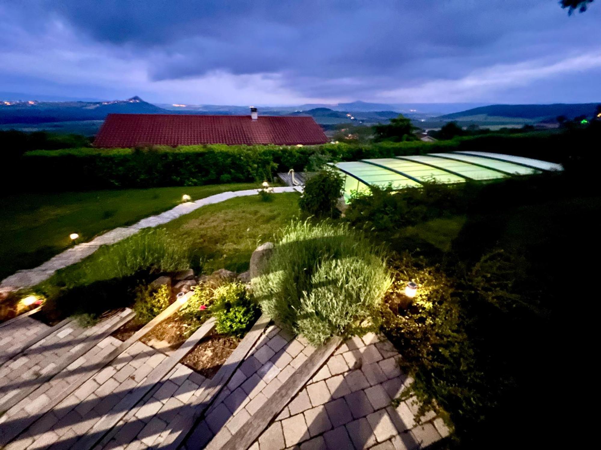 Casa de Férias Nid D'amour En Auvergne Avec Piscine Le Broc (Puy-de-Dome)