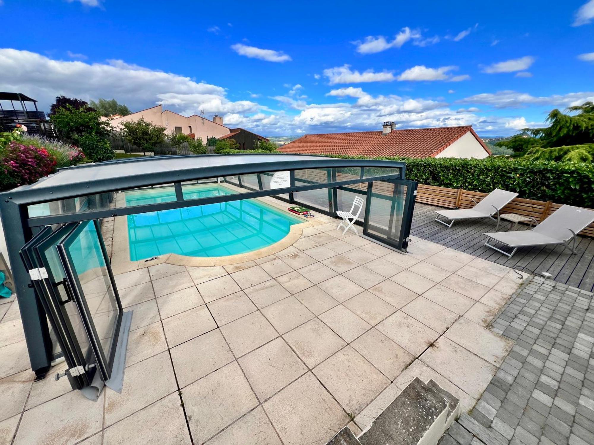 Casa de Férias Nid D'amour En Auvergne Avec Piscine