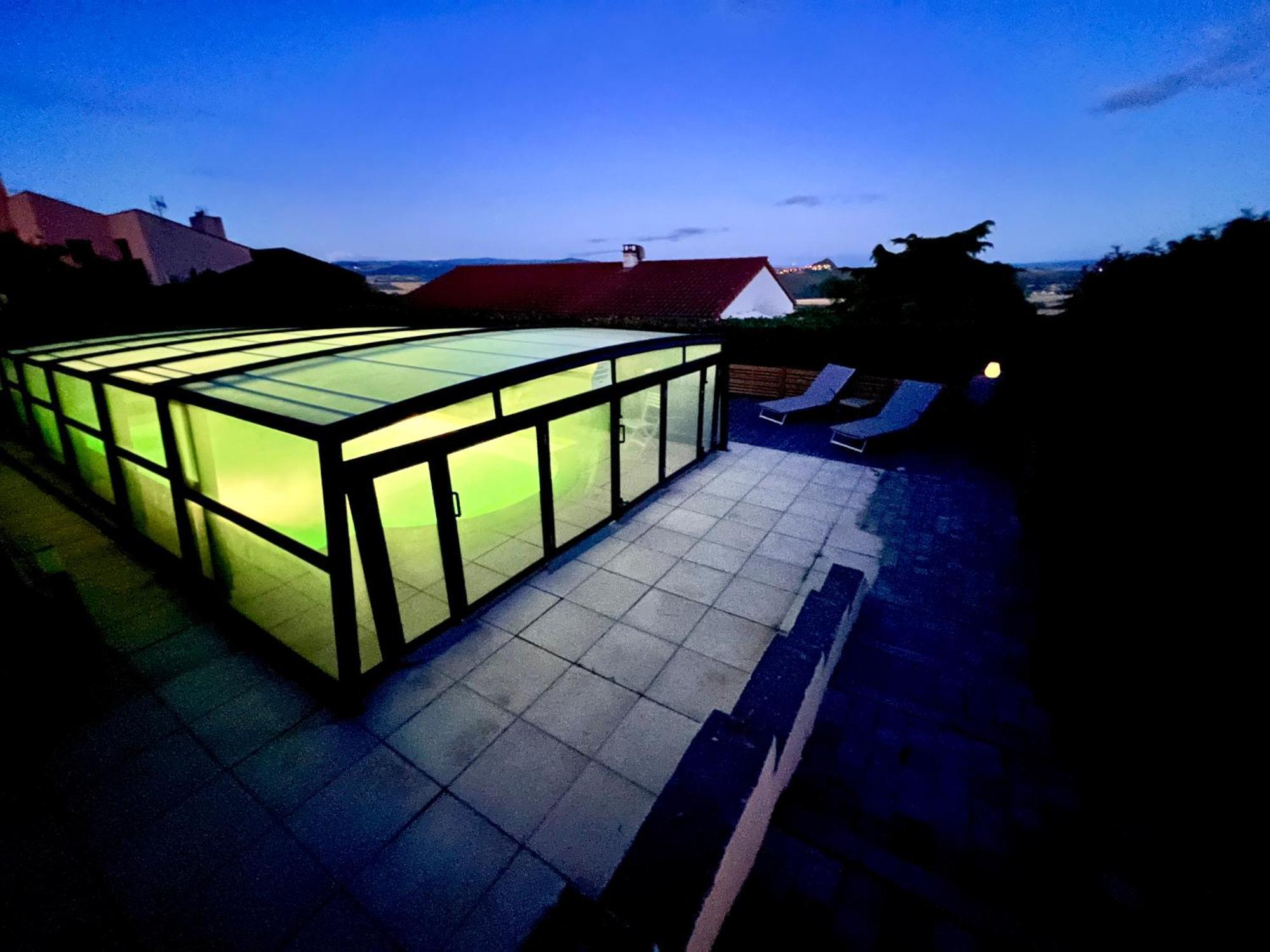 Ferienhaus Nid D'amour En Auvergne Avec Piscine *