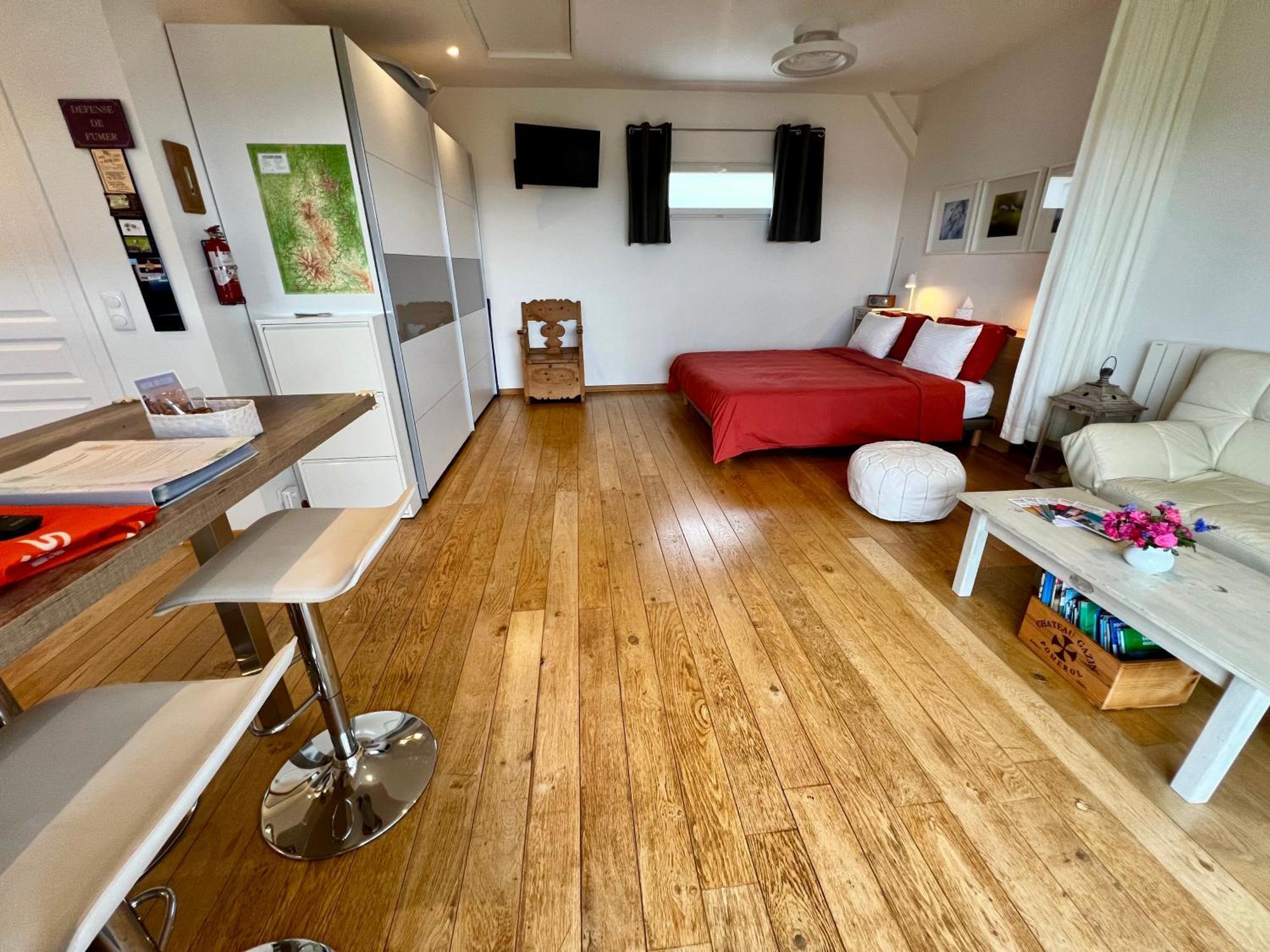 Casa de Férias Nid D'amour En Auvergne Avec Piscine